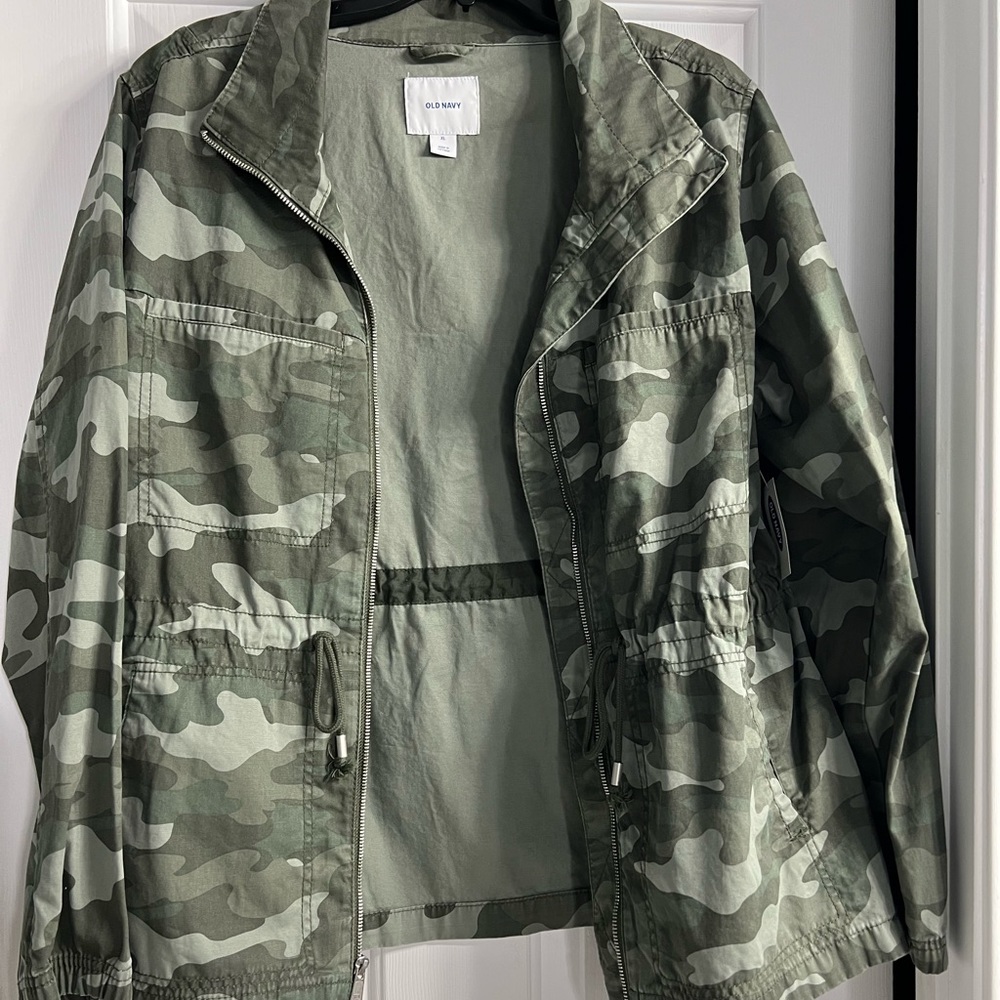 New with tags XL Old Navy camo jacket with waist drawstring